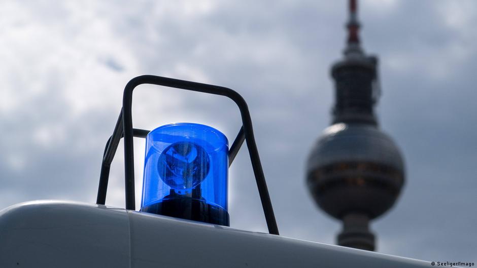 В Берлине задержали предполагаемую российскую шпионку. По данным Федеральной прокуратуры, Илона В., гражданка Германии и Украины, передавала своему куратору из российской разведки информацию, имеющую отношение к войне РФ против Украины. Она, предположительно, общалась с бывшими