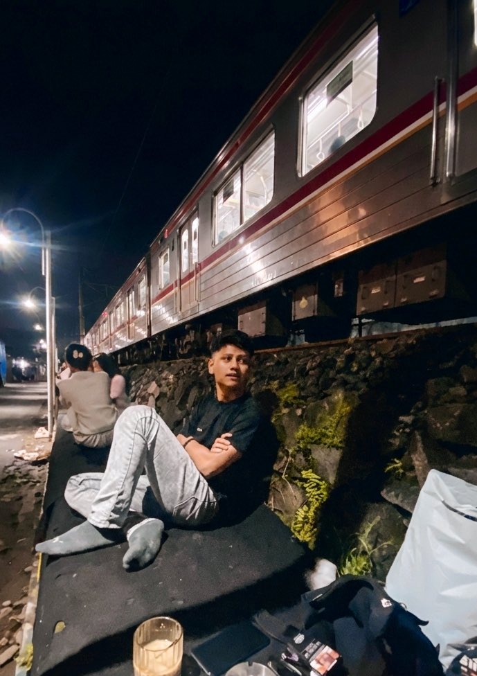 penikmat angin krl 😭