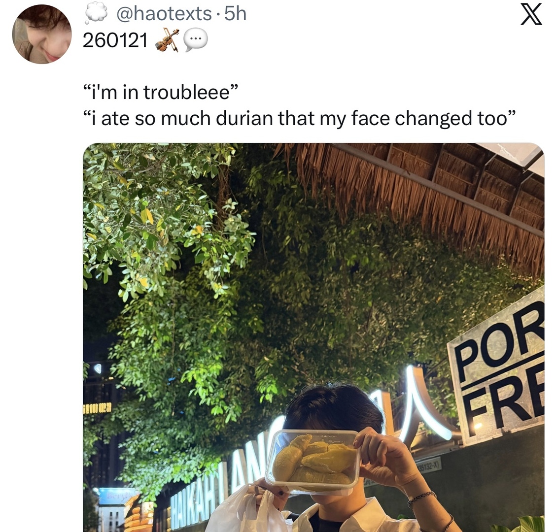 starfess's tweet image. -star satu korea lagi demam mochi dubai chocolate tapi orang ini masih setia sama durian nya, sampe kemarin nyempetin liburan di malaysia hampir semingguan 

zhang hao kok lu bisa seduren ini sih 😭