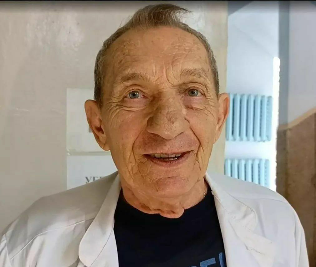 Главный врач больницы Алешек Владимир Харлан награжден одной из высших государственных наград России - Орденом Мужества. Указ о награждении 4 октября подписал Президент России Владимир Путин.

На счету доктора Харлана многие сотни спасенных жизней. В июне 2023 г в своей больнице