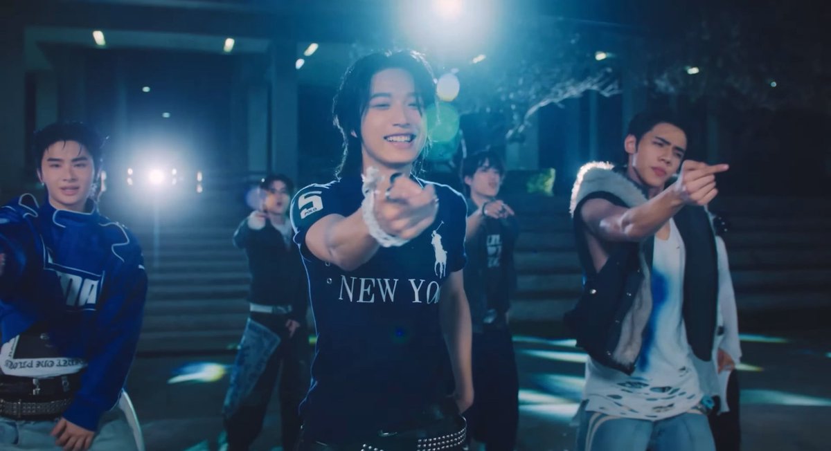 marchstiny's tweet image. รอยยิ้มเน็กซ์กู้โลกด้ายยยย 🩵-🩵☝🏻

#NEXnattakit 
#BUS_SoBlue_MV