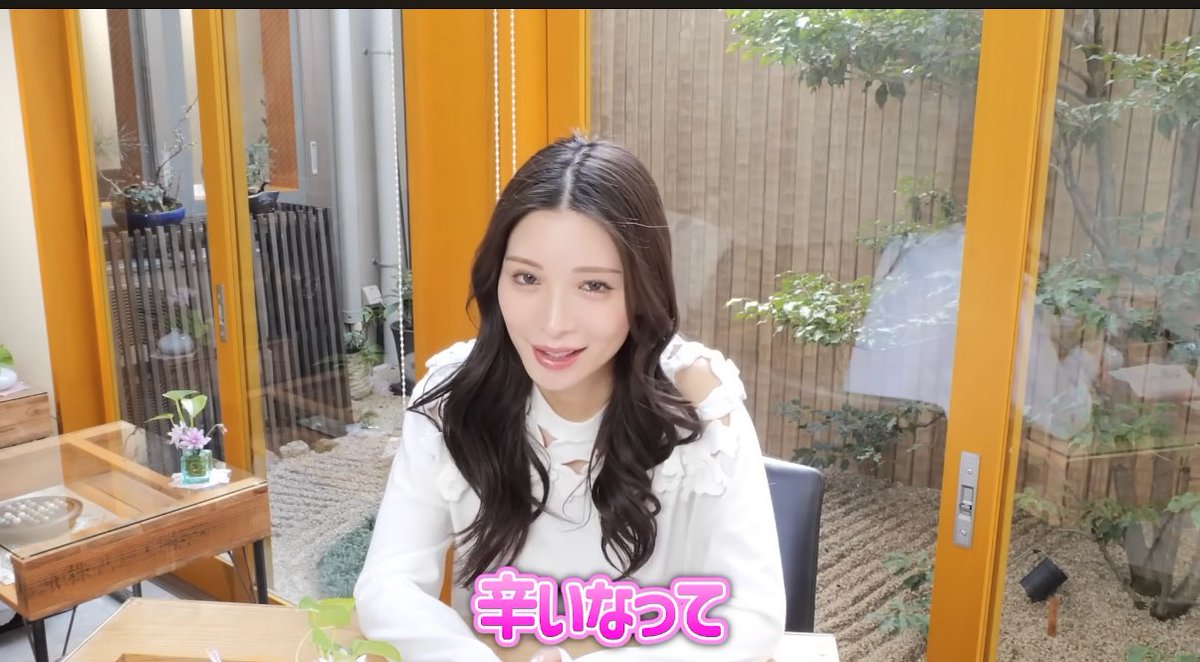 umiuminemui's tweet photo. みゆうちゃんが励ましてくれたファンへのお礼動画出してるんだけどすっごい綺麗なのみゆうちゃん。傷ついてボロボロだろうに。強いなあ…
あんなに幸せそうだったみゆうちゃんを裏切ってもう二度と前の気持ちには戻れないって言わせた男ほんとにばかすぎる。 https://t.co/BvzT4EfanG