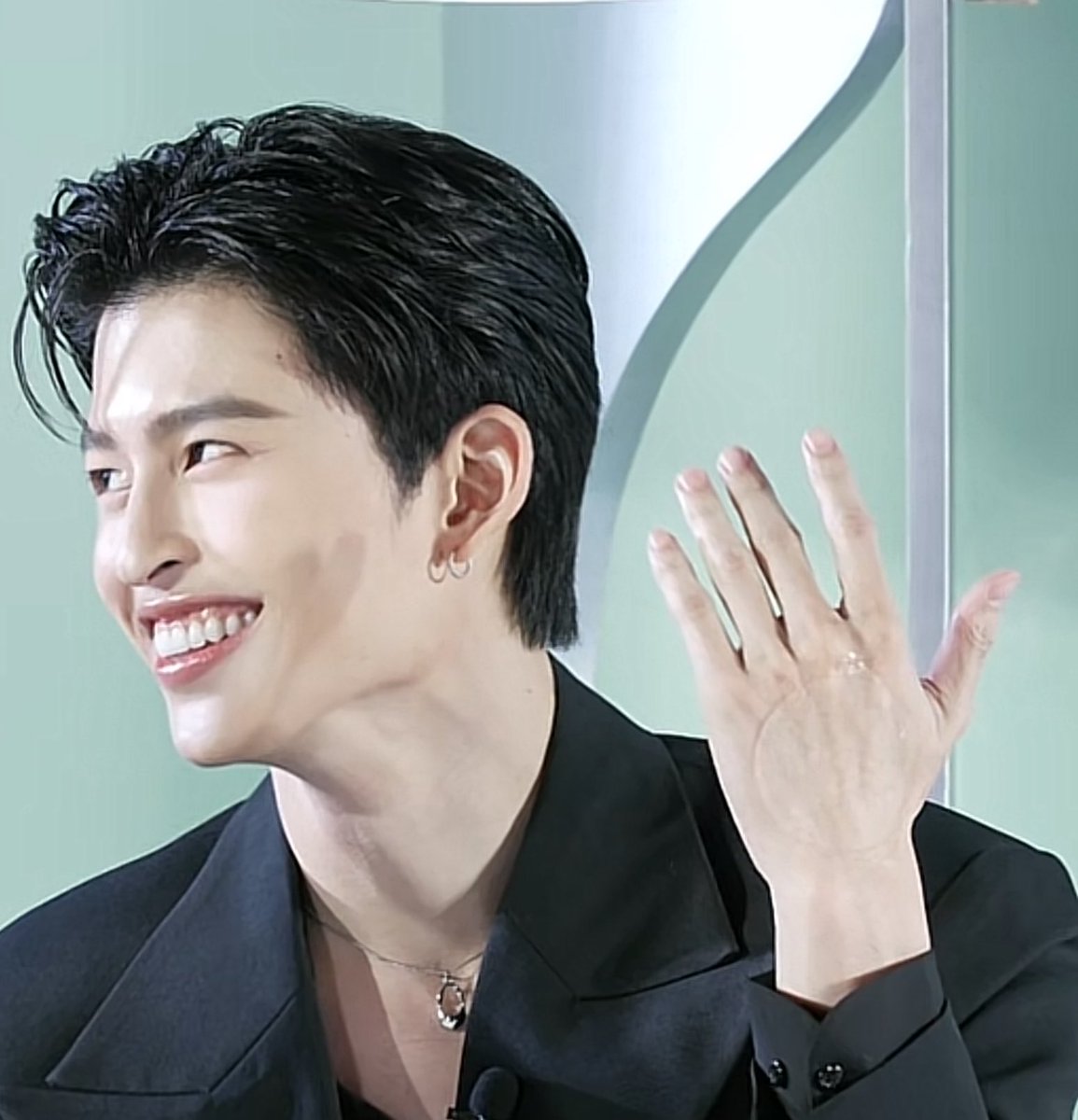 ppnaravit_home's tweet image. โห เรียบเนียนไปกับผิวของจริง สำหรับโทนเนอร์แพด  🫣

แปะที่มือ ทำไมหล่อที่ปอนด์อะ 

POND PERMPOON WITH CHARMISS

#CharmissxPondNaravit