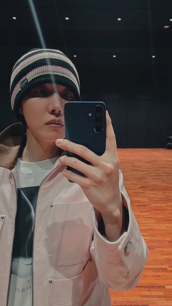 📸 INSTAGRAM

J-Hope story