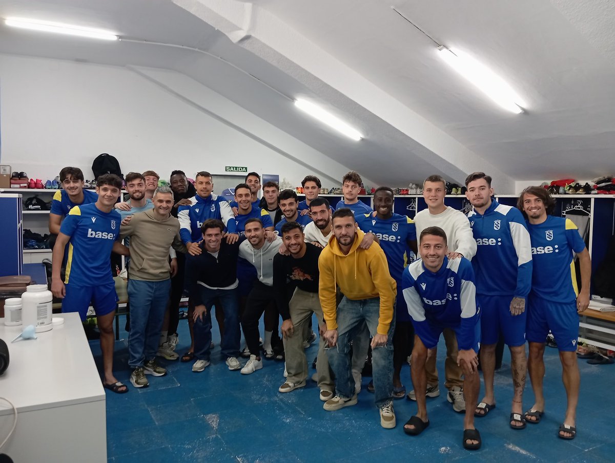 afefutbol's tweet photo. 🤝⚽ VISITAS A VESTUARIOS

🗣️ Las plantillas de la SD Tenisca, UD Melilla y UD Melilla ‘B’ atendieron a AFE para conocer al detalle los servicios de la asociación.

💪 ¡Gracias por la atención recibida, compañeros! https://t.co/TBFFPNF9ux