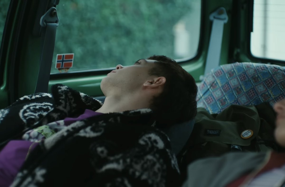 edmarendgame's tweet image. lovro looking at the norway flag?!?!😭😭😭😭😭😭😭 #sramhr