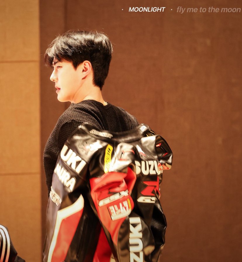 u_han94's tweet photo. OH MY HEART SEHUN !!! MAN HE IS SO HANDSOME 🤯 https://t.co/wfDKfkqq0C