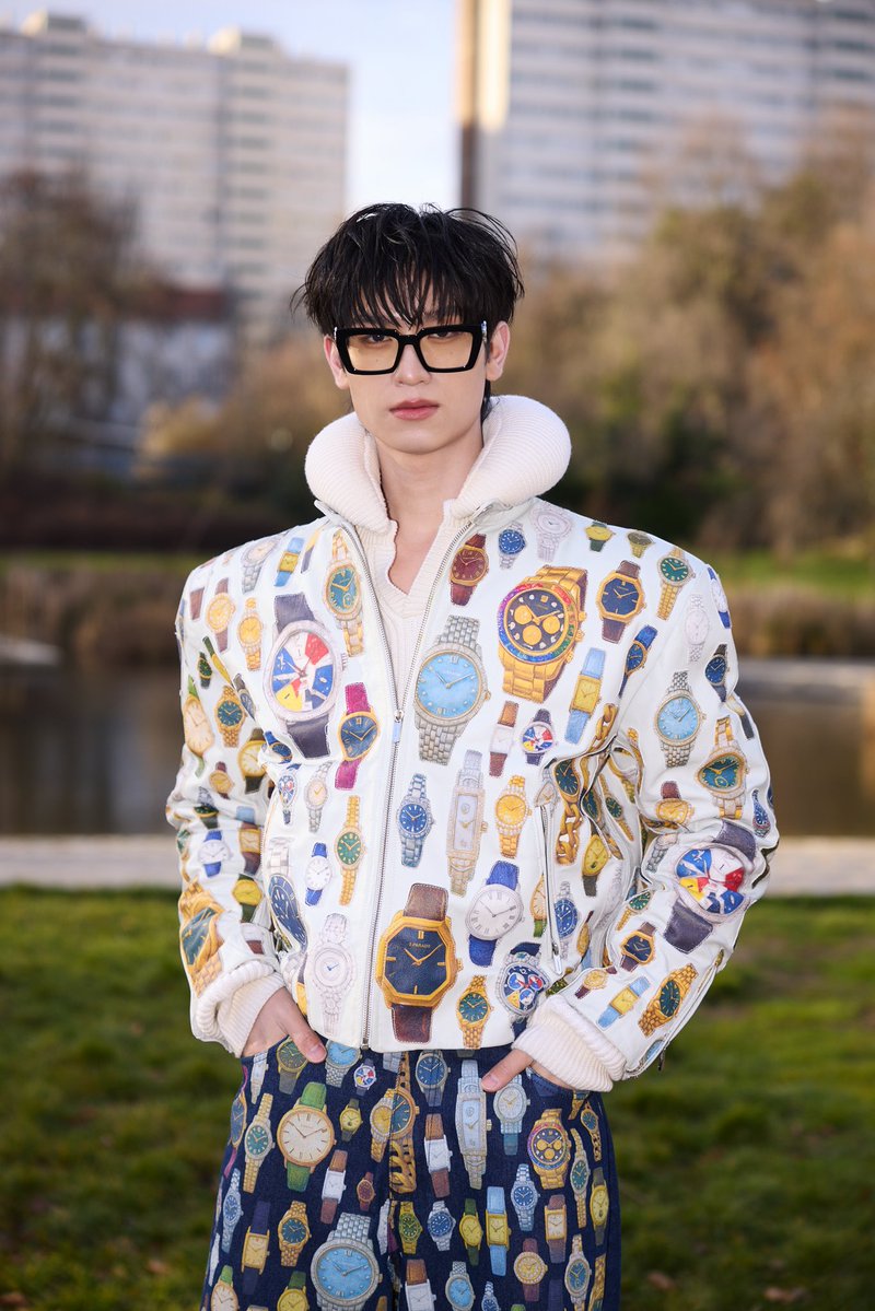 ElleMenThailand's tweet image. พามาส่องลุคเท่ของโทมัส แขกคนพิเศษที่ร่วมเข้าชมโชว์ 3 Paradis Men’s Fall–Winter 2026–27 วันนี้

#ELLEMENReport
#ELLEMENThailand
#3Paradis
#3ParadisxThomas
#tthomastc