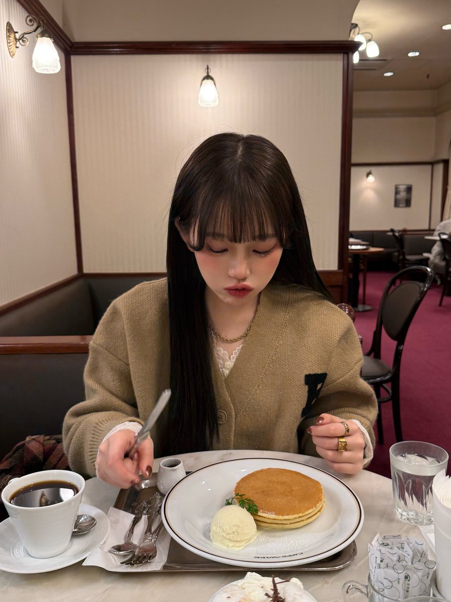 びすこ tweet media