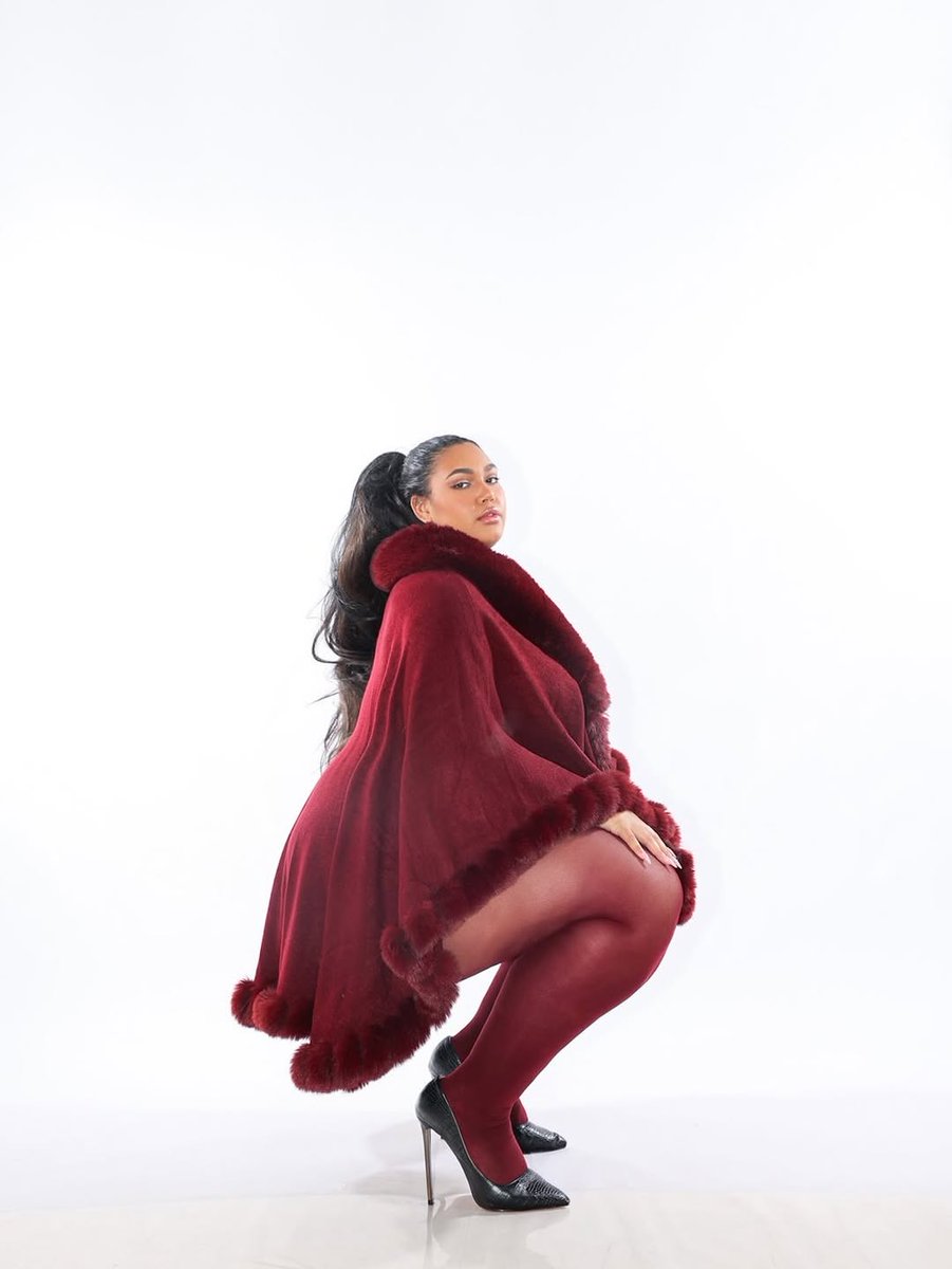 alexusdanish451's tweet photo. Channeling Mrs. Claus
Making A Grand Entrance Rowana https://t.co/bycRI53nUo