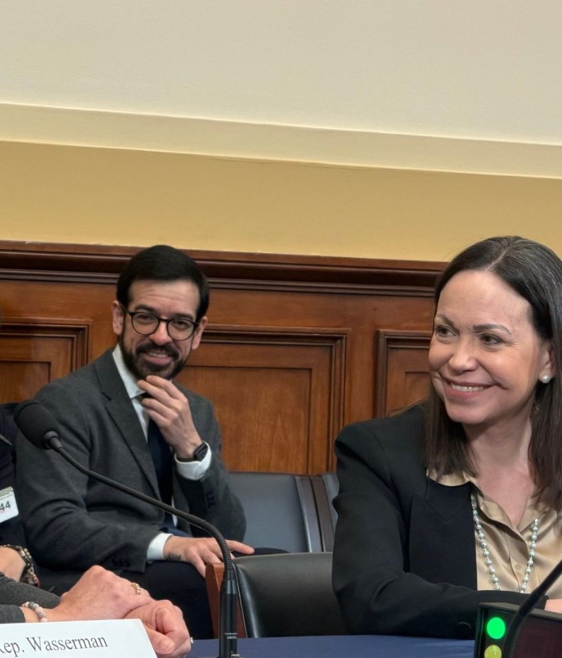 MaihenH's tweet image. La imagen del día.

El ex comisionado de Guaidó para la ONU, @Miguel_Pizarro aparece alado de @MariaCorinaYA. 

¿Qué opinan?