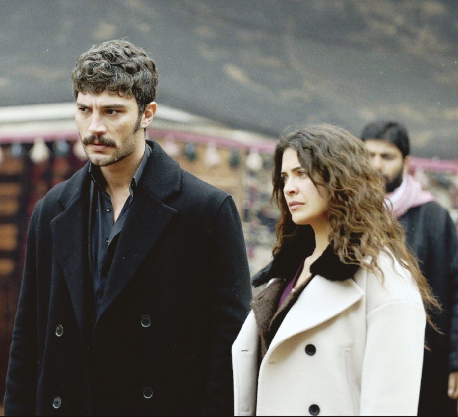 _isssren's tweet image. حتى زعلهم فيه انسجام غريب الخلاف بينهم طالع مرتب وطاقة كل واحد مكمّلة للثاني كأن الزعل بينهم له هيبه، أحبهم بكل الظروف ❤️
#HalefKöklerinÇağrısı • #YılSer