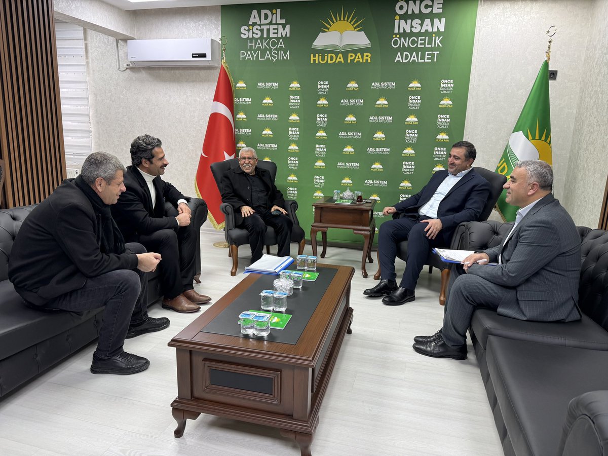 Milletvekilimiz Sayın Serkan Ramanlı, İl Başkanlığımızda hemşehrilerimizle bir araya geldi.

Gerçekleştirilen buluşmada; vatandaşlarımızın talep ve beklentileri dinlenmiş, karşılıklı istişarelerde bulunulmuştur.
#HÜDAPAR