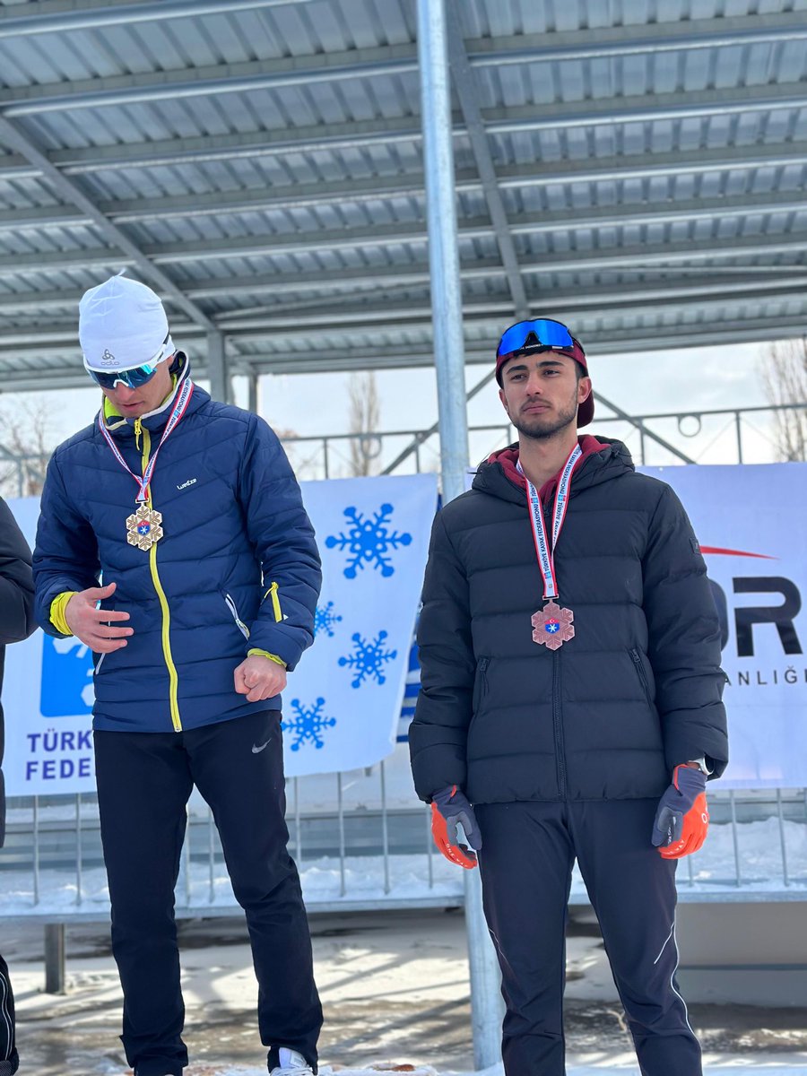 19–20 Ocak 2026 tarihlerinde Erzurum Kandilli’de düzenlenen kayaklı koşu eleme yarışlarında Yüksekova’dan katılan sporcularımız büyük bir başarıya imza atarak bizleri gururlandırmıştır.
🥇 5 birincilik
🥈 8 ikincilik
🥉 7 üçüncülük
🏅 2 dördüncülük
Toplam 22 madalya ile ilçemizi