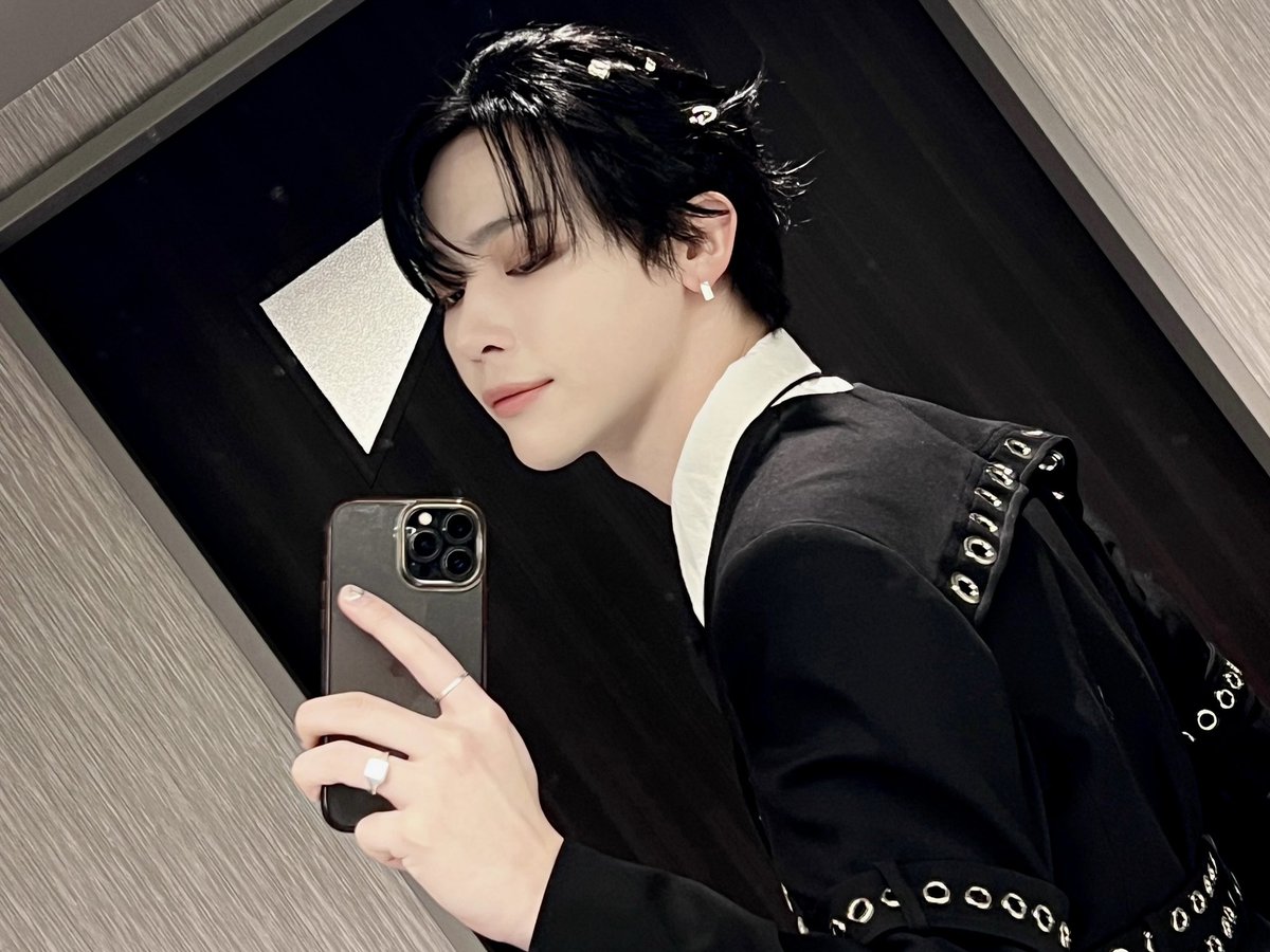 todayzip's tweet image. 무대하는 니코 너무 보고싶어서 죽어가고잇음...