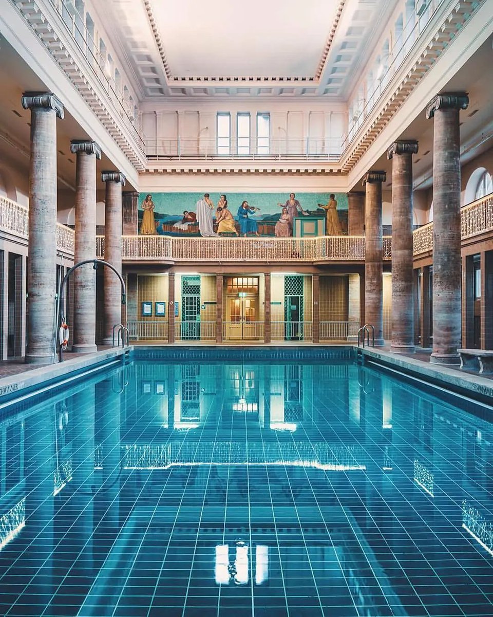 Piscina Barcelona tweet media