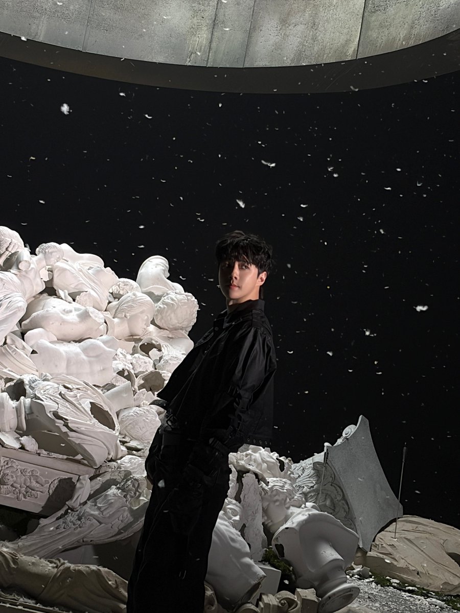 I got you till the morning light 🌑

#EXO #엑소 #weareoneEXO
#Crown #REVERXE