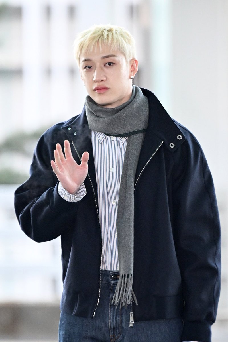 ElleMenThailand's tweet photo. #ELLEMENAirportLook ฮอตสุดๆ ! Bang Chan ในฐานะ Fendi Brand Ambassador ปรากฏตัวที่สนามบินนานาชาติอินชอน เช้าวันนี้ ก่อนออกเดินทางสู่ปารีสเพื่อร่วมงานการกุศล ‘Le Gala des Pièces Jaunes’

#ELLEMENThailand
#Fendi
#StrayKids 
#BangChan https://t.co/44LsFWGaB7
