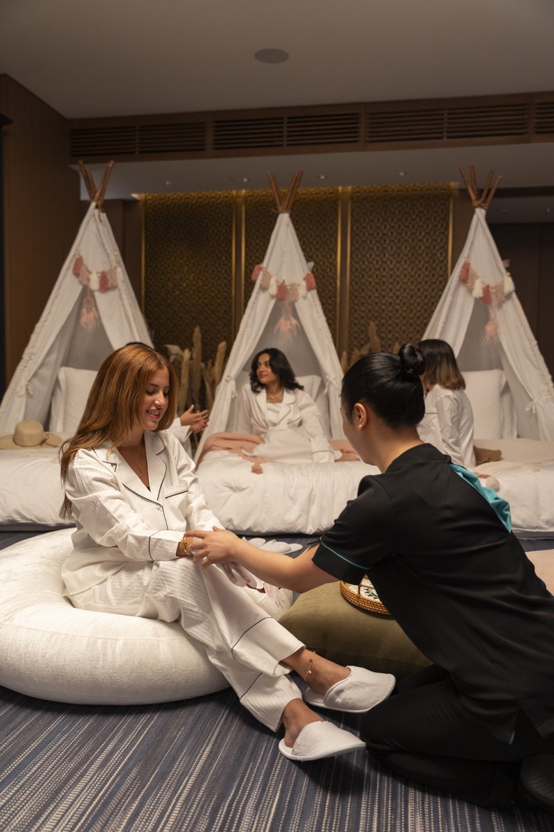 FSKuwait's tweet image. Besties' Zwara is all about celebrating your girl gang! A boho-styled State Suite, exclusive pool use,  hand-crafted mocktails,  in-suite spa treats and many more… we bring you the ultimate girls’ getaway. #FSKuwait #FourSeasons