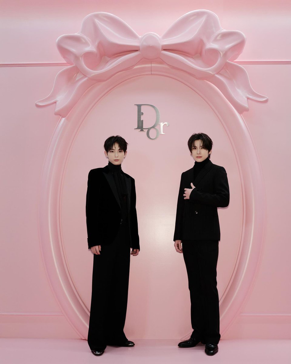 mang2tsu's tweet image. 앤팀 인스타 디올뷰티 마루즈🐰😼💗💗