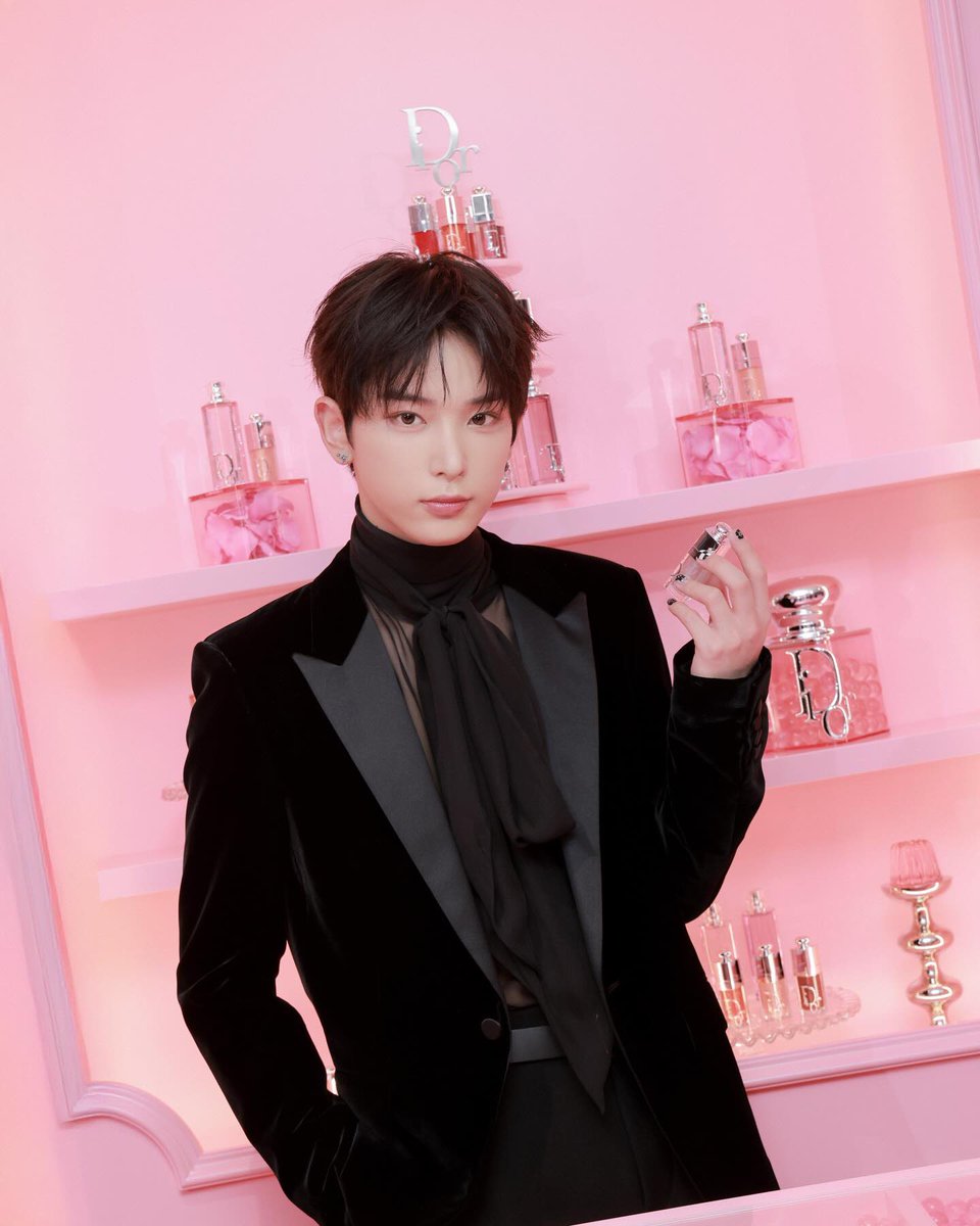 mang2tsu's tweet image. 앤팀 인스타 디올뷰티 마루즈🐰😼💗💗