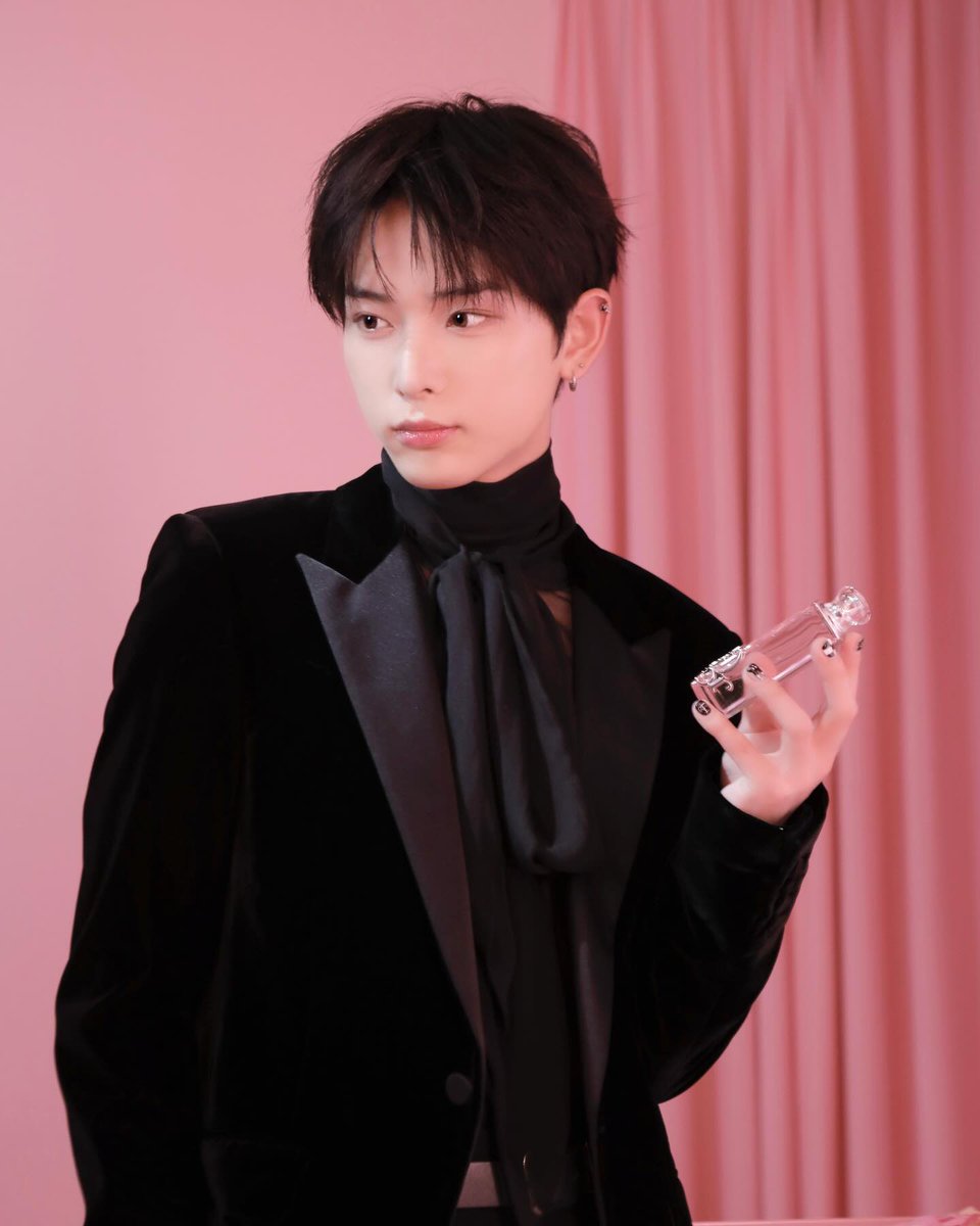 mang2tsu's tweet image. 앤팀 인스타 디올뷰티 마루즈🐰😼💗💗