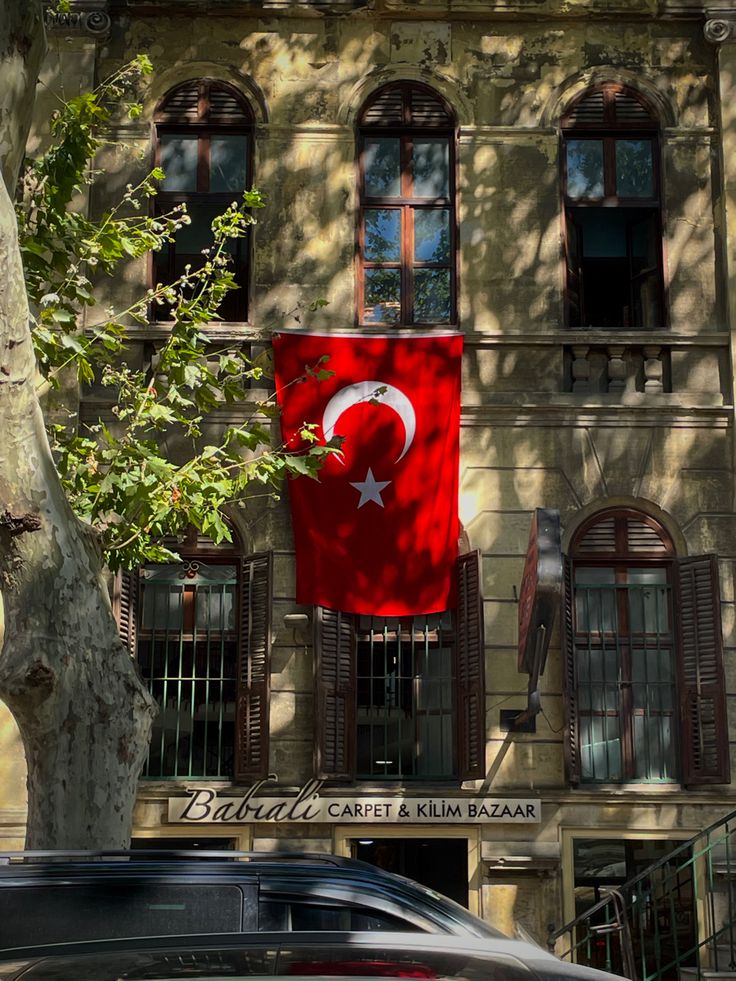 Onlar ülke, vatan sensin.