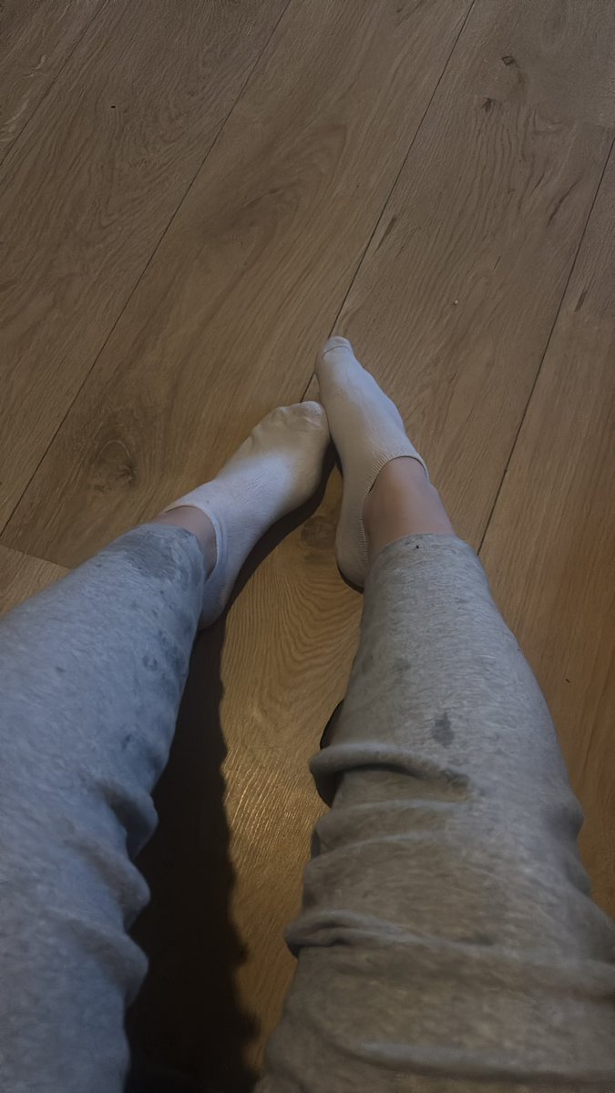 yourgoddessfee's tweet photo. Ik heb heb zin om vanavond eten te bestellen dus dat betekend dat jullie domme geld slaven mij moeten betalen. Kan via tikkie, Paypal en Revolut. 

Findom findomnl findombe Geldslaaf PayPig https://t.co/A1OUPhjGAY