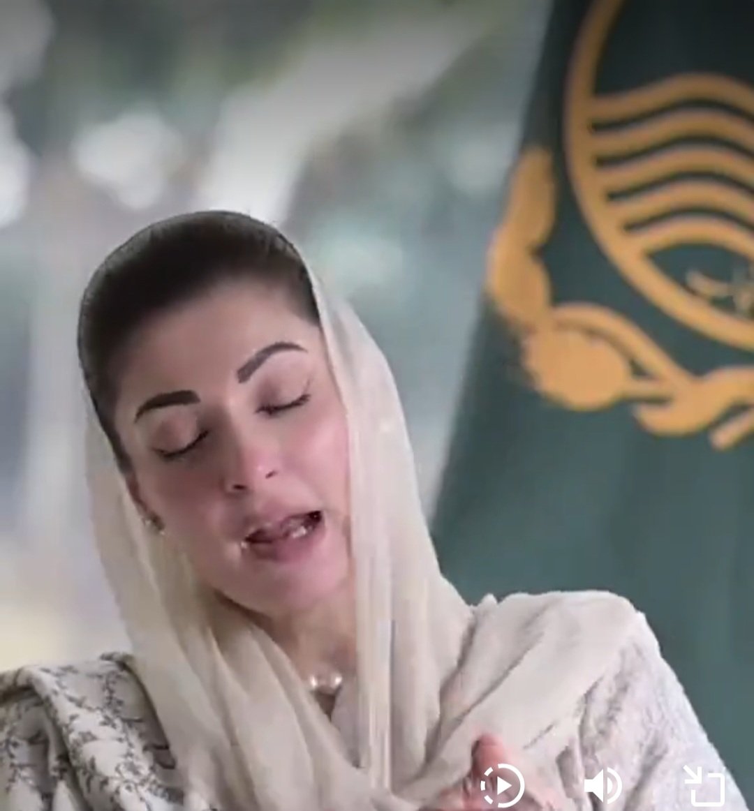 Es0t3ric's tweet image. The brows are a bit off , asymmetrical and way too dark/ over saturated, giving a very harsh, tattooed appearance. Laser removal is probably the way to go for new softer, more natural looking brows.
#microblading #powderbroww #nanobrows