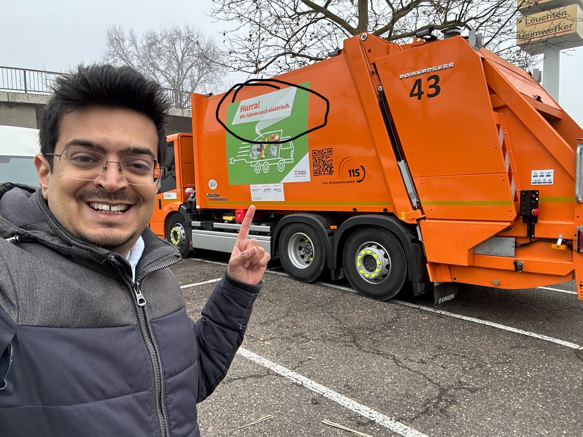 etechvolution's tweet image. You always spot something interesting in Karlsruhe.
Two days in a row, I came across the Daimler Truck eEconic 300, at two different locations, both being used as a waste collection truck.

So it isn't just a pilot, it is actively being used in real life. 
#EV #eTruck #Karlsruhe