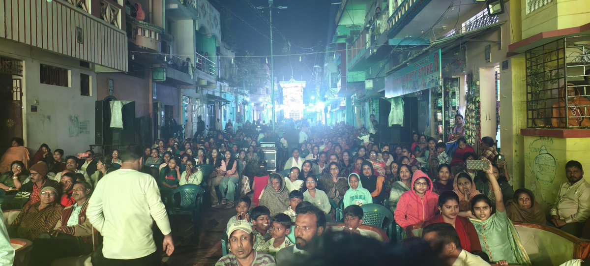 sofiafirdous1's tweet image. କଟକର ଦିୱାନ ବଜାର ସ୍ଥିତ ୟୁଥ୍ ସ୍ପୋର୍ଟସ ଆସୋସିଏସନ ପକ୍ଷରୁ ୩୯ତମ ବାର୍ଷିକ ଉତ୍ସବ ଓ ମକର ସଂକ୍ରାନ୍ତି ପାଳନ ସମାରୋହରେ ଯୋଗ ଦେଇଥିଲି। ସମାଜର କର୍ଣ୍ଣଧାର ହେଉଛନ୍ତି ଆଜିର ଯୁବପିଢି। ଏହି ଯୁବଶକ୍ତିକୁ ମଞ୍ଚ ଉପରେ ଉତ୍ସାହିତ ଓ ସମ୍ମାନିତ କରାଯାଇଥିଲା। 

#makarsankranti #odisha #barabaticuttack #sofiafirdous