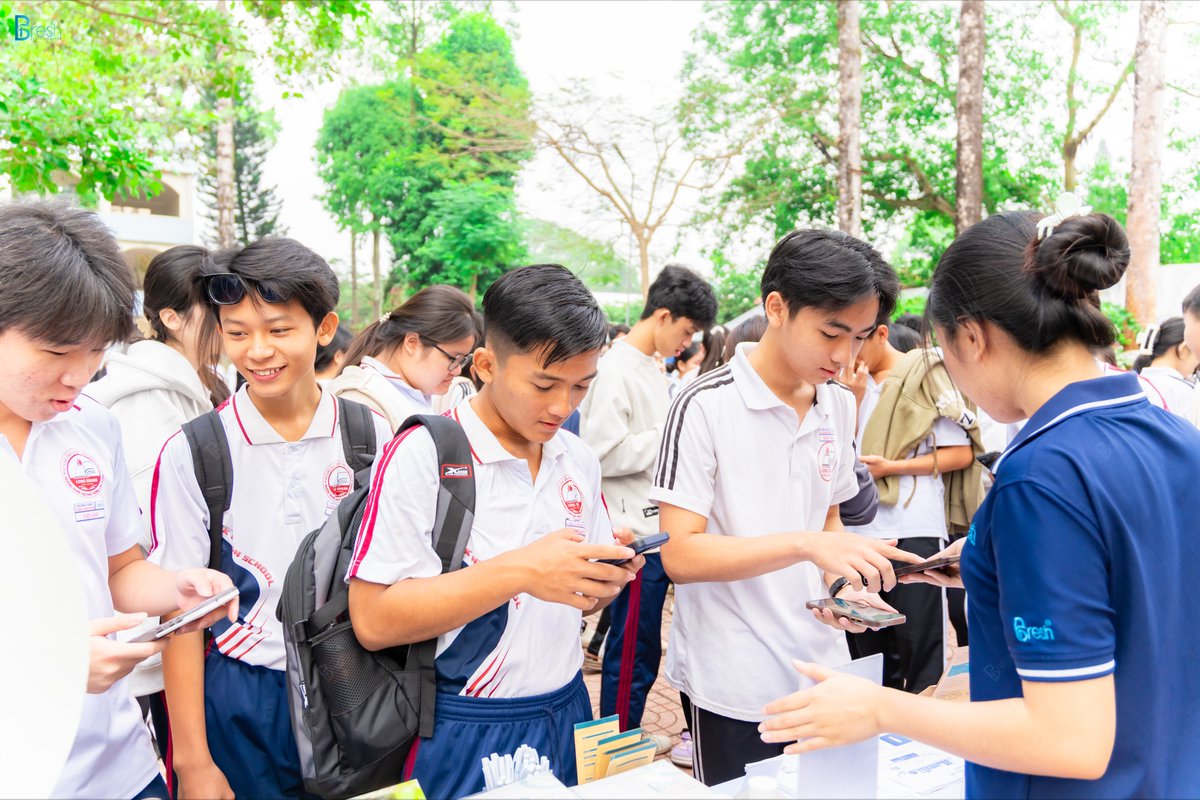 BioFix_Fresh's tweet photo. CHECK-IN AT LONG KHANH HIGH SCHOOL STEM DAY WITH BIOFIX FRESH! 📸✨

Each piece of microbial knowledge that BioFix Fresh shared today is a "green seed" planted in the scientific passion of Long Khanh High School students.

#BioFixFresh #BiologicalEra #MicrobialSolution https://t.co/W9i2yvrs4Q