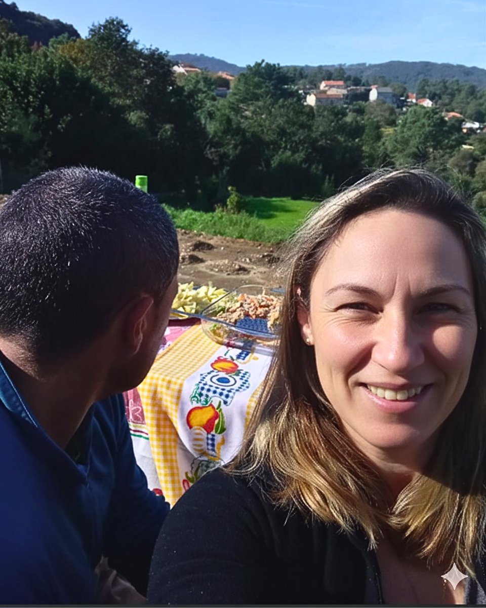 Antes de que hubiera construcciones, jardines y celebraciones, hubo obras, polvo y una mesa improvisada 🥖🍷
⁣
Hoy es una 𝗮𝗹𝗱𝗲𝗮 𝗿𝘂𝗿𝗮𝗹 viva con el espíritu del primer día
⁣
✨ Gracias a quienes ya formáis parte de esta historia
⁣
#TurismoRural #RíasBaixas