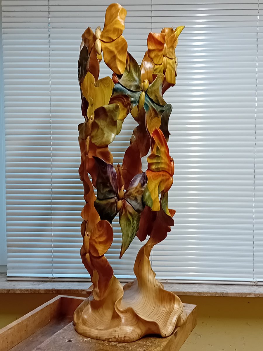 Klexmino's tweet photo. Skulptur "Schmetterlingsreigen" 
Lärche
gebleicht / gebeizt / lackiert
95 cm x Ø 35 cm
@Holzbildhauer Ralph Hübschmann (Huebschmann) https://t.co/4cYd6XBn4L