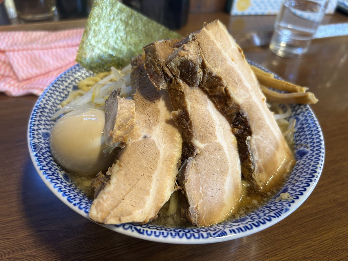 HmjstLuciferina's tweet photo. 弟が免許更新なんで、髪の毛切るってんで・・・。
なんか俺が散髪💇‍♀️代出して、ラーメン迄奢る事になってるんですけど、ファッキュー！！
という事で毎日肉食ってるナ。
ほれ、おまえら、食いたい奴は挙手。 https://t.co/qUEvvn3Lu8