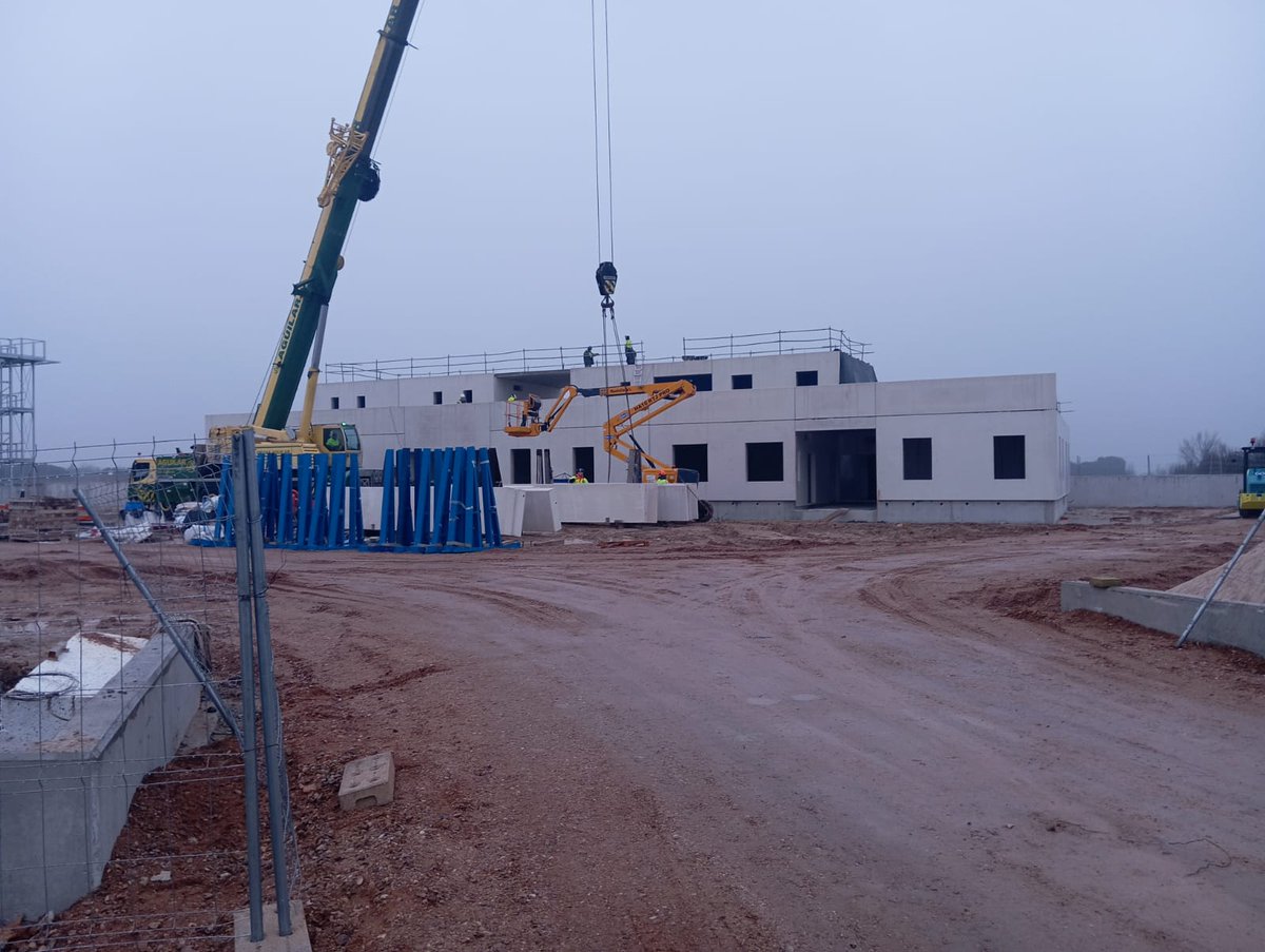 CSIFEMERGENCIAS's tweet photo. Las obras del P. #Bomberos de #Villanuevadelcañada avanzan a buen ritmo. 
El Futuro parque albergará la Unidad especial de incendios #Forestales #IFF.
@112cmadrid
#CSIF @CSIF_UAMadrid @CSIFnacional @CarlosNovilloPi @IdiazAyuso @fjcam8 @cdpache 
@APTBBomberos @ASELFcomunica https://t.co/pBdzpBfrTQ