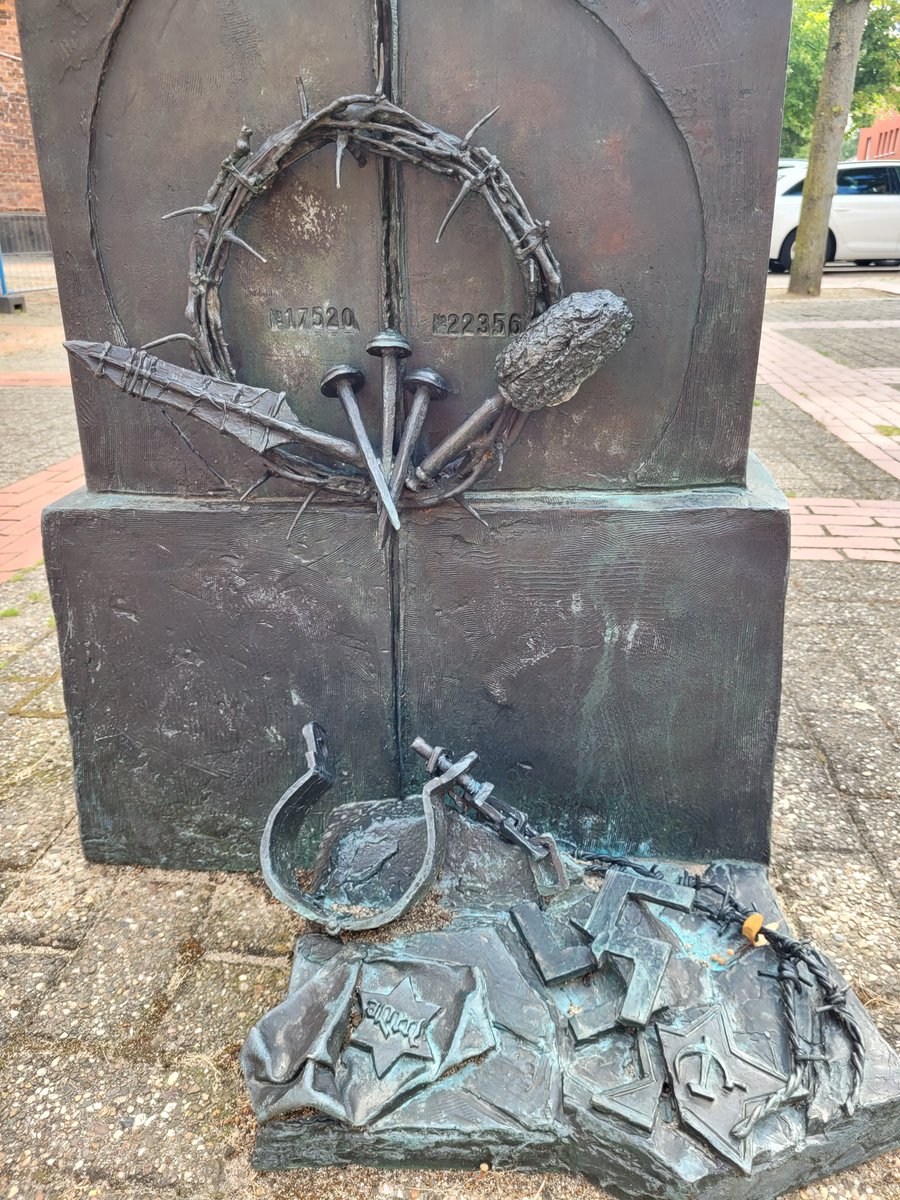 EdChicken tweet media