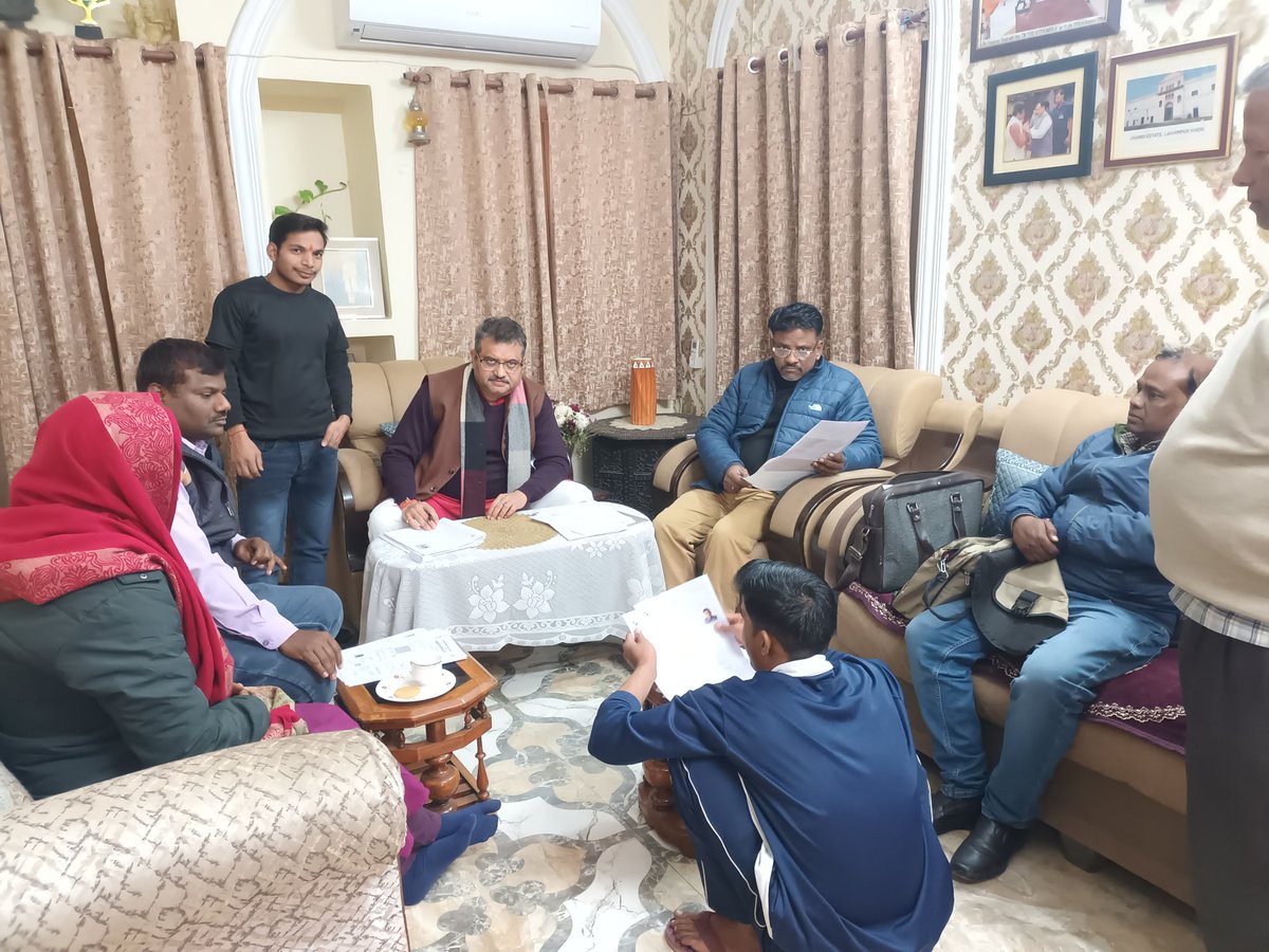 SIR के अंतर्गत लखनऊ न्यू  हैदराबद मोहल्ले के घरों मे जाकर नये मतदाताओं के फार्म 6 भरवाये व आर्यकन्या स्कूल के पास भाजपा कार्यकर्ताओं के साथ कैंप में सम्मिलित होकर नये व छूटे मतदाता बनने हेतु बूथ के BLO को फार्म सौंपे।
<a href="/idharampalsingh/">Dharampal Singh</a> <a href="/NitinNabin/">Nitin Nabin</a> <a href="/mppchaudhary/">Pankaj Chaudhary</a>