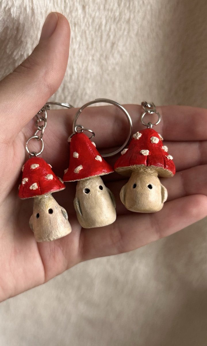 3 mushroom keychains I made 🍄🌿

#handmade #mushroom #keychain #artist #clayart #clay