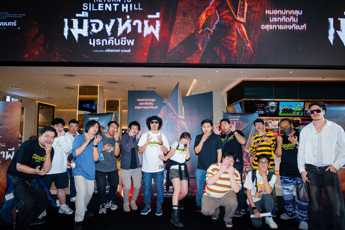🚨ภาพบรรยากาศอันน่าขนลุกกับวินาทีฝูงห่าผีบุก 
Return to Silent Hill Thailand Premiere 
ที่โรงภาพยนตร์ SFW เซ็นทรัลเวิลด์

แฟน ๆ เตรียมเดินเท้าเข้าหมู่บ้านไซเลนท์ฮิลล์พร้อมกันใน
#ReturnToSilentHill #เมืองห่าผีนรกคืนชีพ
22 มกราคมนี้ ที่ #SFcinema 🍿❤

เช็กรอบ ซื้อตั๋ว :
