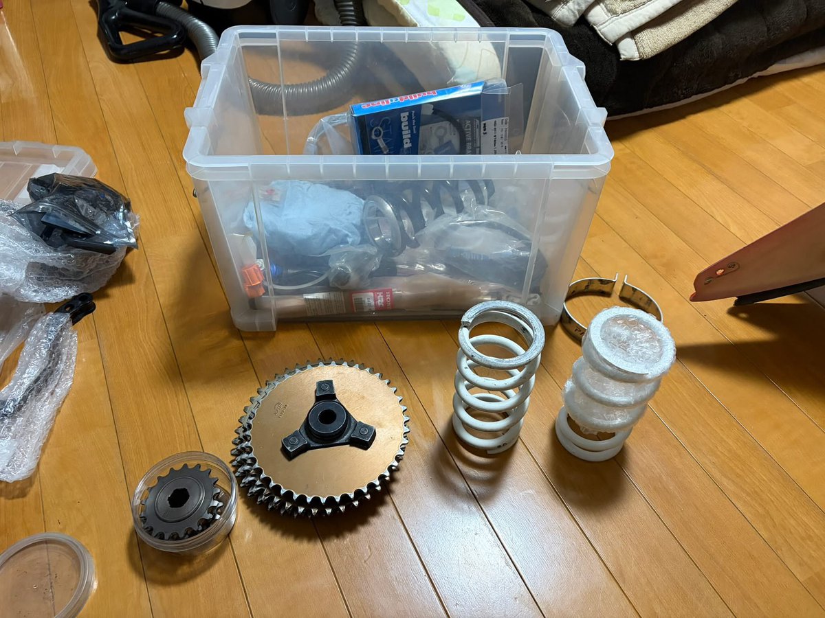 2019年型のホンダNSF250R売ります！
購入希望の方、検討中の方がいましたらご連絡ください。
初めて表彰台に登ったマシンでもあるのでスペック的には申し分ないと思います。

詳細はアルバムに載せてます↓↓
tinyurl.com/46p9pcnz

リツイート等での拡散よろしくお願いします🙇