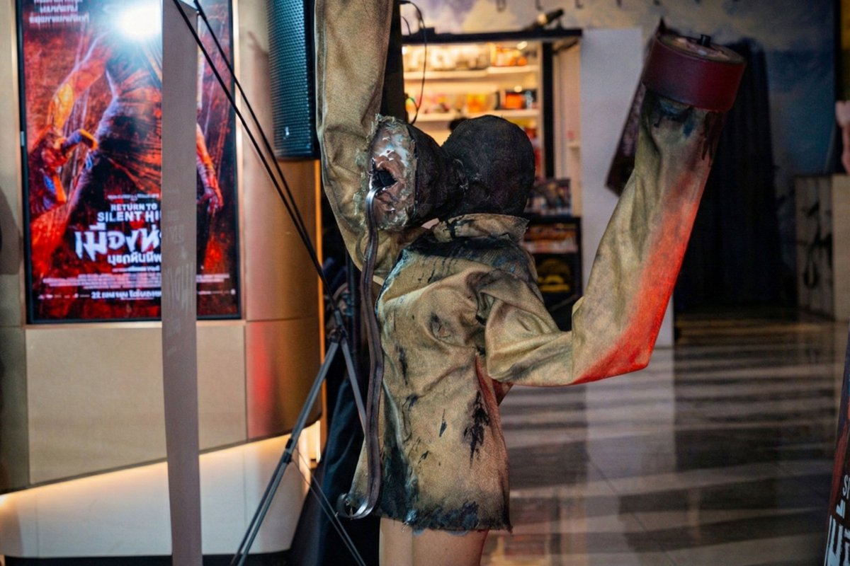 🚨ภาพบรรยากาศอันน่าขนลุกกับวินาทีฝูงห่าผีบุก 
Return to Silent Hill Thailand Premiere 
ที่โรงภาพยนตร์ SFW เซ็นทรัลเวิลด์

แฟน ๆ เตรียมเดินเท้าเข้าหมู่บ้านไซเลนท์ฮิลล์พร้อมกันใน
#ReturnToSilentHill #เมืองห่าผีนรกคืนชีพ
22 มกราคมนี้ ที่ #SFcinema 🍿❤

เช็กรอบ ซื้อตั๋ว :