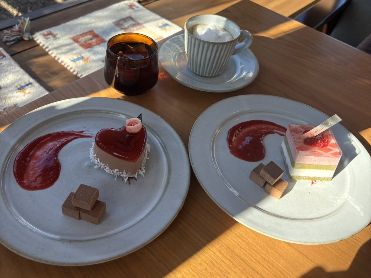 jsbbluems's tweet image. ランチへ🍴
色々セット（メニューの中から1種類選べる）
ピラフはカレー、パスタは塩味、サンドイッチは卵、ハンバーグはトマト煮込み
この後デザートも食べに行く予定だったのでサンドイッチは持ち帰り🥪
ケーキも美味しかった😋
月曜に運動してきたけどこれでまたプラマイゼロ🤣