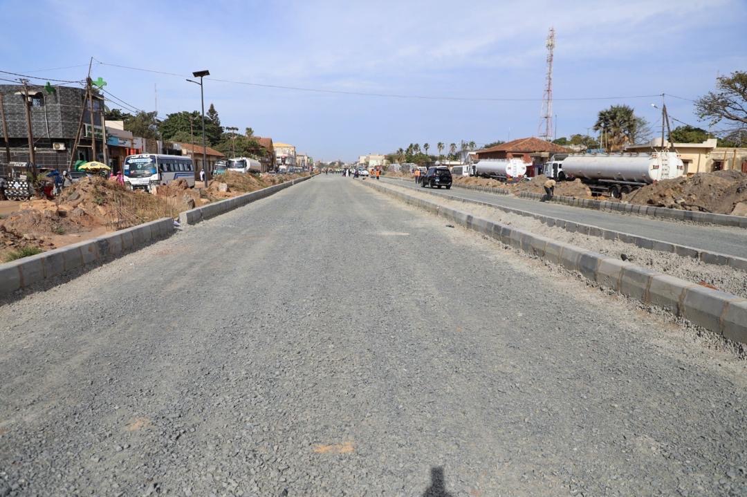 Promovilles_SN's tweet photo. À ce jour, les équipes du PROMOVILLES et celle de la Banque Islamique de Développement (BID) ont effectué une visite conjointe d’inspection des travaux de Rufisque, notamment, le boulevard Maurice Gueye et le Canal de l’Ouest des chantiers de Rufisque https://t.co/hVtWKV3enu