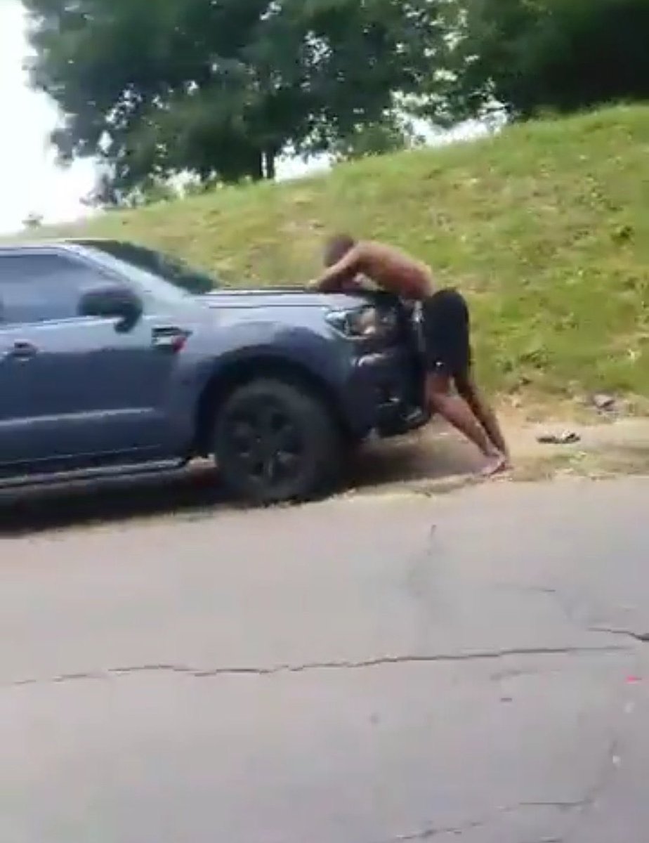 Shadaya_Knight's tweet image. No one should feel sorry for this pathetic simp Athini Bashe, for whatever he's going through because of Ntando

Time and time again, men are warned, don't be saving women, because they're ungrateful. Women are only loyal to their feelings

This simp here, met Ntando working in a…