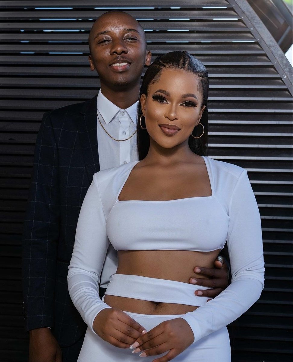 Shadaya_Knight's tweet image. No one should feel sorry for this pathetic simp Athini Bashe, for whatever he's going through because of Ntando

Time and time again, men are warned, don't be saving women, because they're ungrateful. Women are only loyal to their feelings

This simp here, met Ntando working in a…