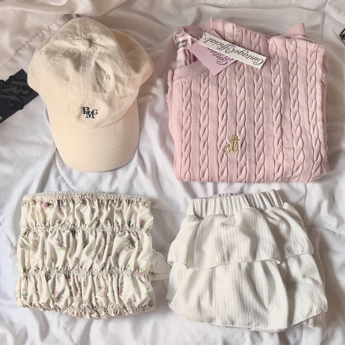 โล๊ะเสื้อผ้ามือ1/2 ♥️ กระเป๋า คาดิ คสอ. พกจ
Cintage beming acey mira labella
🚚 ส่ง39฿(รี+ปักลด5฿)

ลง20:00(21/01）
 #ส่งต่อเสื้อผ้า #ส่งต่อเสื้อผ้ามือสอง #ส่งต่อstylist #cintageshopส่งต่อ #vghbkk #ส่งต่อriley #ส่งต่อprey #ส่งต่อraccon #ส่งต่อfallen #ส่งต่อกระเป๋า #ส่งต่อlabella