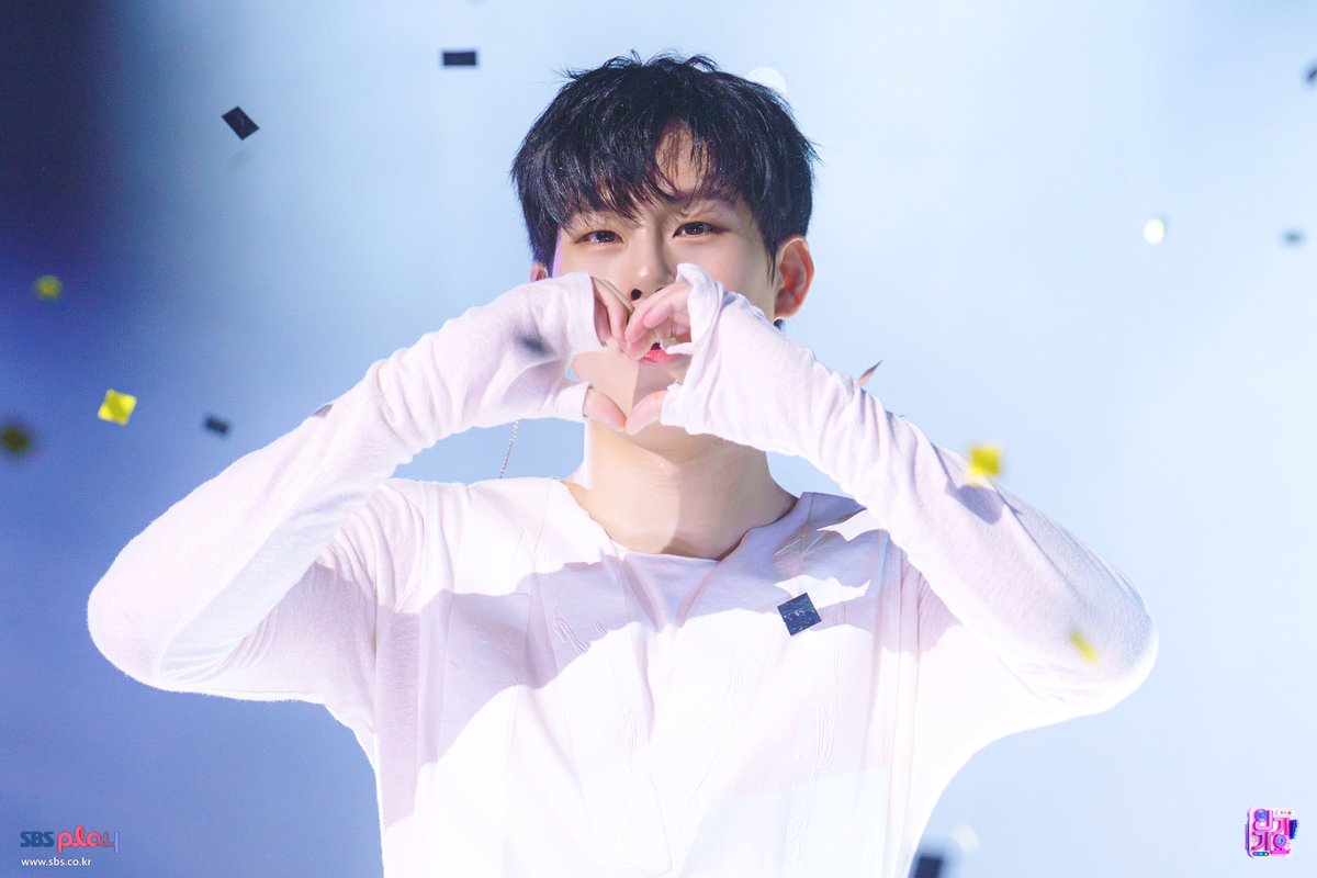 📸260118 인기가요 #현장포토
🎙아아- 주허니🍯🐝의 무대와
몬베베들의 응원법이 인가를
흔들어놨다는 소식을 들었다. 오바😎

보답으로 끝내주는 현장포토를 찍었으니
당장 보러 오라. 오바⬇️📻
MORE🔗programs.sbs.co.kr/enter/gayo/vis…

#인기가요 #inkigayo #주헌 #JOOHONEY #STING @OfficialMonstaX