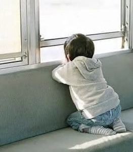 yumitabi1109's tweet image. CAさんが、隣の座席にお布団お敷致しましょうか？と仰って下さり2席使ってくださいと…🥹
しかし、一晩中オーロラ見てたいのでこのお席(2A)で良いです🙂
…と。

お布団敷いてもらって、電車内の子供のように正座しながら、お外見てます。

 #ANA
 #ANAFirstclass
 #旅するオペラ歌手ユミユミ