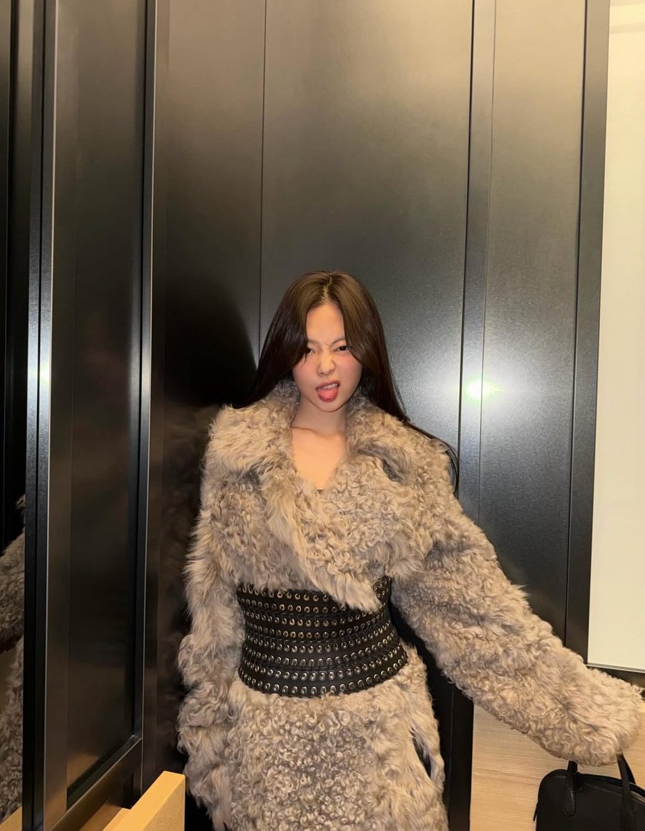 vousjay's tweet image. หมวยอินเตอร์ no.1 ใครจะสู้😭